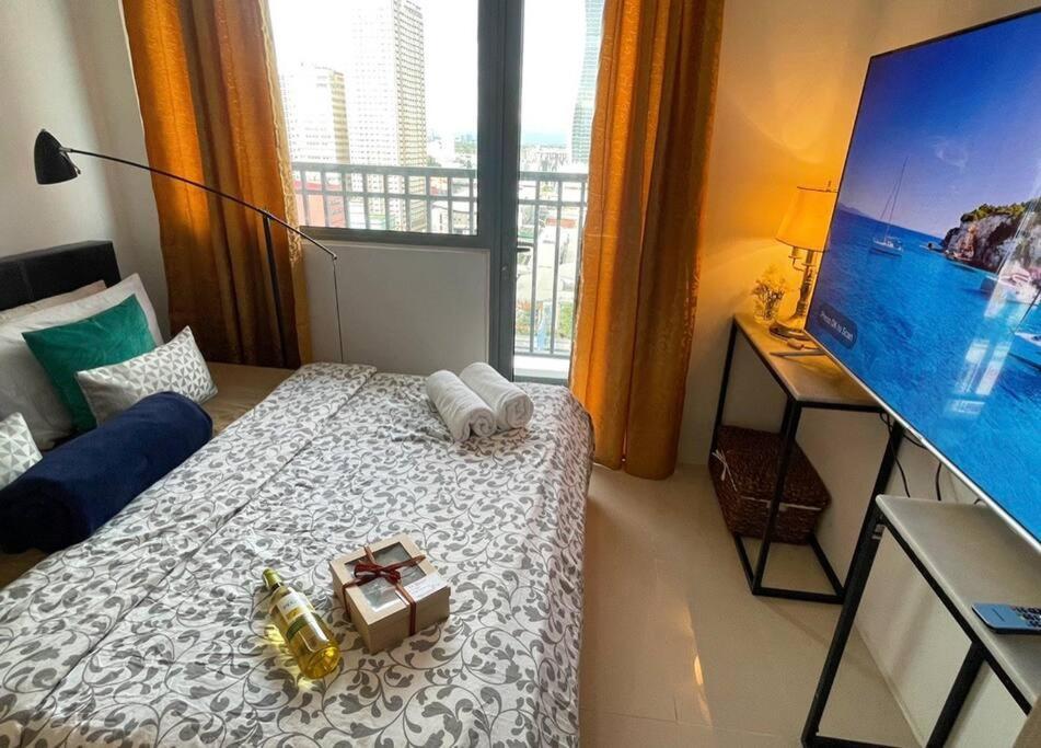 Beautiful 1Br Balcony W/65Uhdtv Wifi Netflix, Pool Apartment Manila Exterior photo